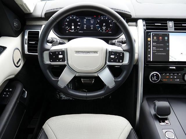 2025 Land Rover Discovery Metropolitan Edition